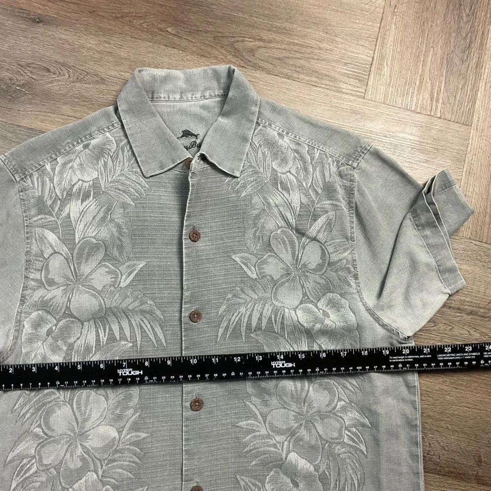 Tommy Bahama 100% Silk Floral Hibiscus Hawaiian Camp Shirt Mens Medium Gray